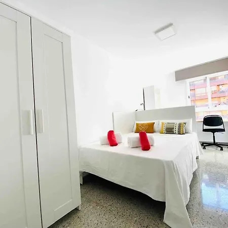 Spacious & Bright Flat Near The Beach Valencia Exterior photo