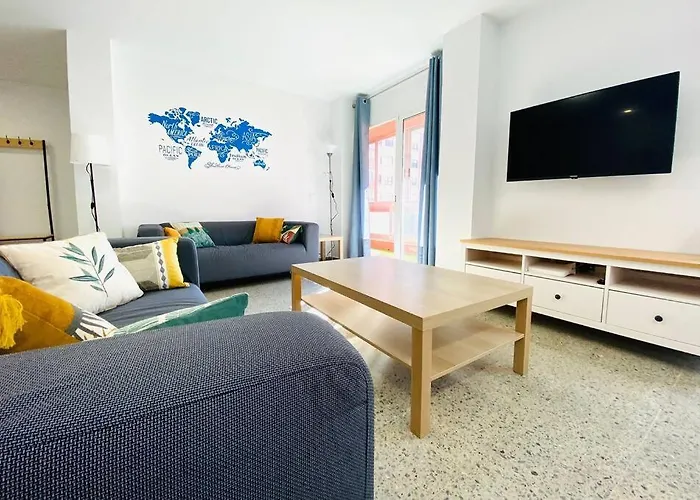 Spacious & Bright Flat Near The Beach
