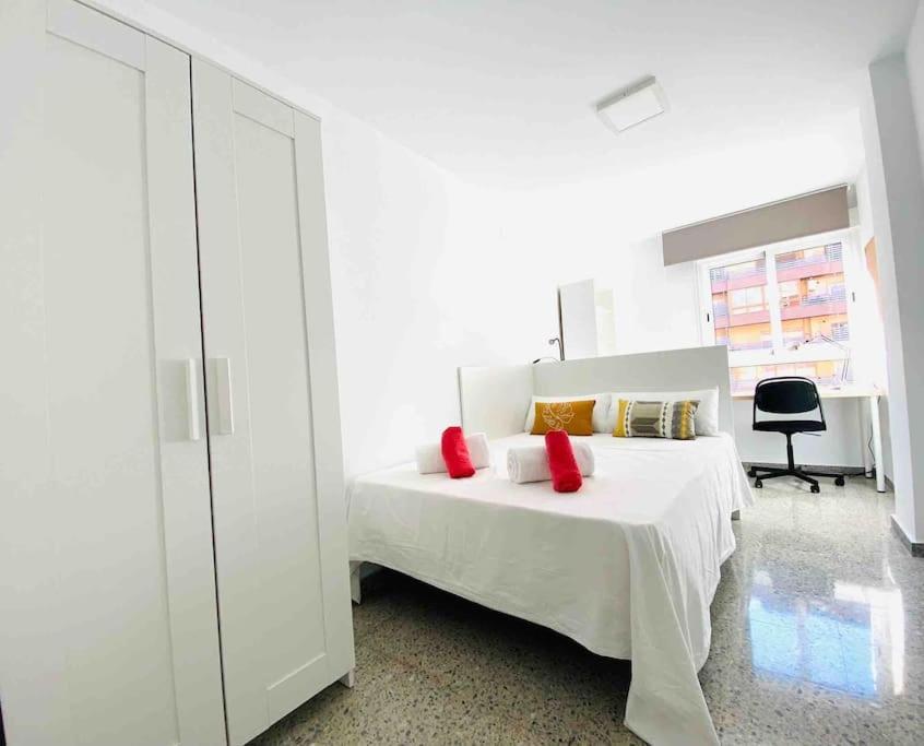 Spacious & Bright Flat Near The Valencia