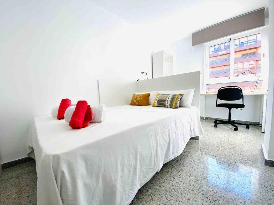 Spacious & Bright Flat Near The Apartment