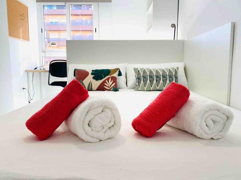 Spacious & Bright Flat Near The * Valencia