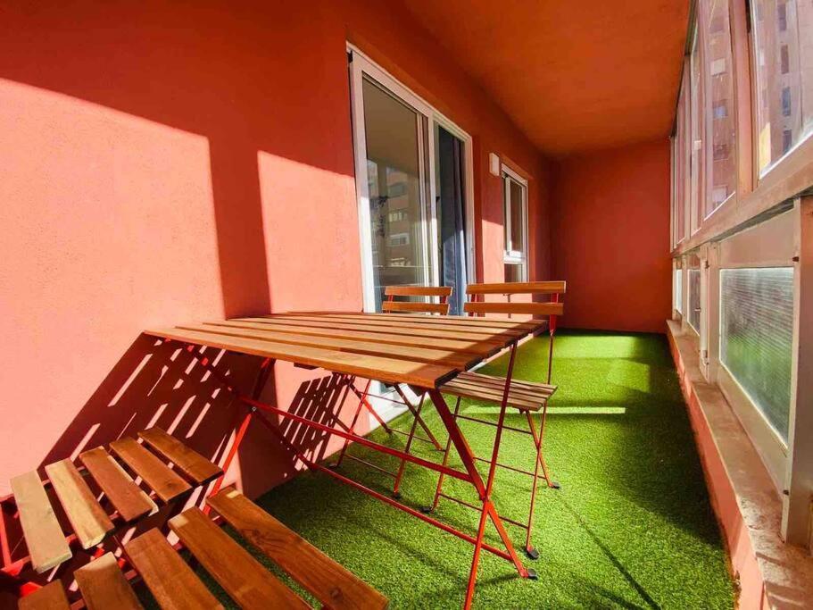 Spacious & Bright Flat Near The Apartment *
